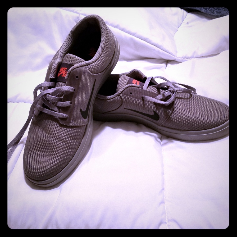 Nike flat shoe